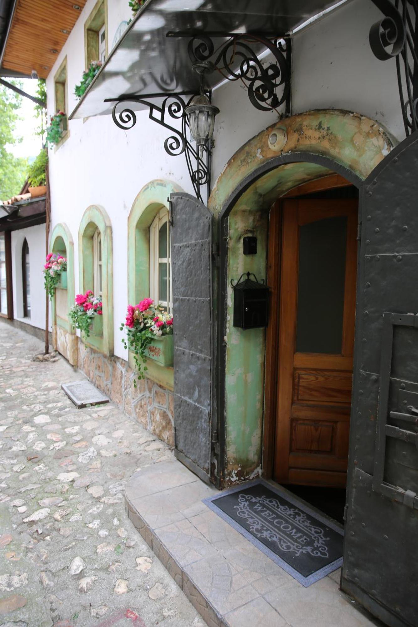 Guesthouse Nia Deluxe Sarajevo Exterior foto